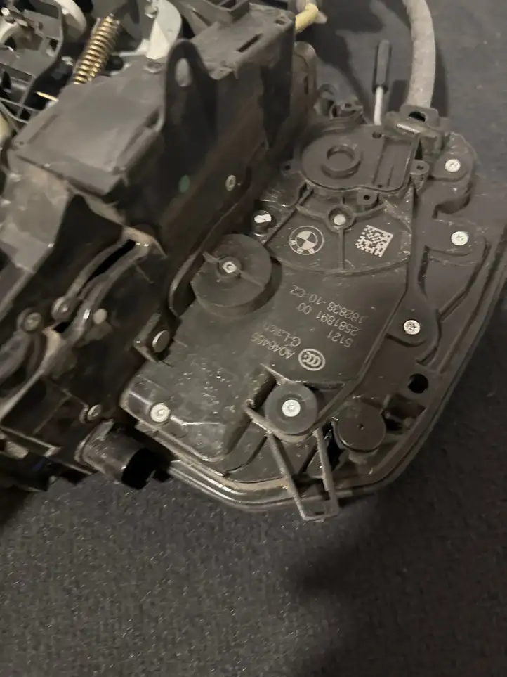 BMW 7 G11 G12 (2015 - 2022)  2581891 Замок передней двери