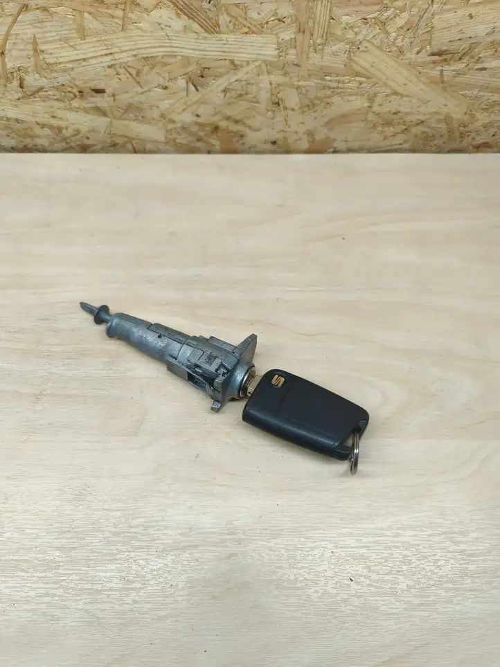 Seat Ateca (2016 - )  575959752G Замок передней двери