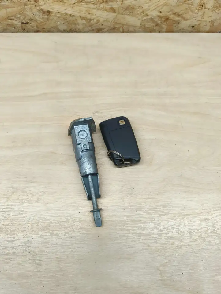 Seat Ateca (2016 - )  575959752G Замок передней двери