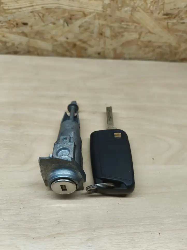 Seat Ateca (2016 - )  575959752G Замок передней двери