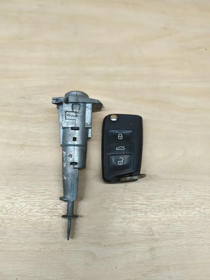 Seat Ateca (2016 - )  575959752G Замок передней двери