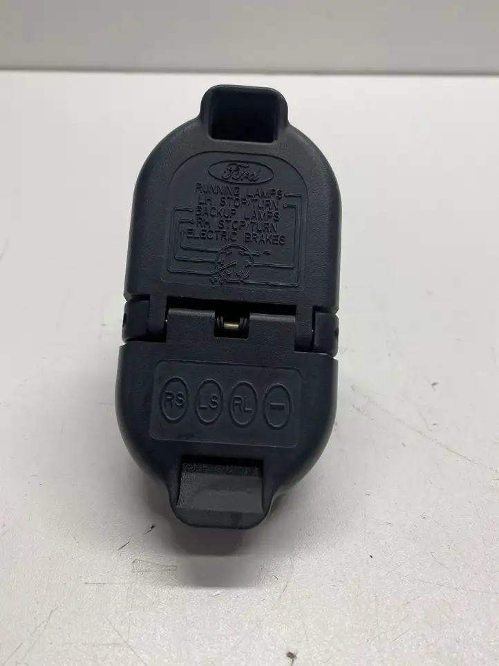 Ford F150 (2018 - 2020) 6447302 Розетка прицепа — фото 2