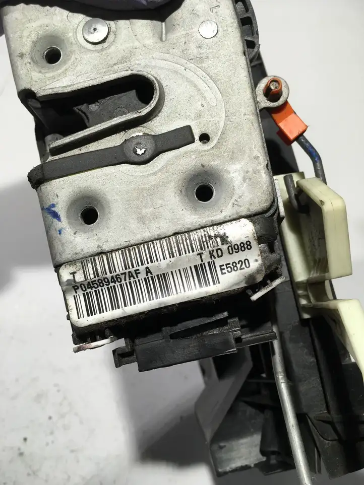 Jeep Cherokee (2007 - 2013)  P04589467AF Замок передней двери