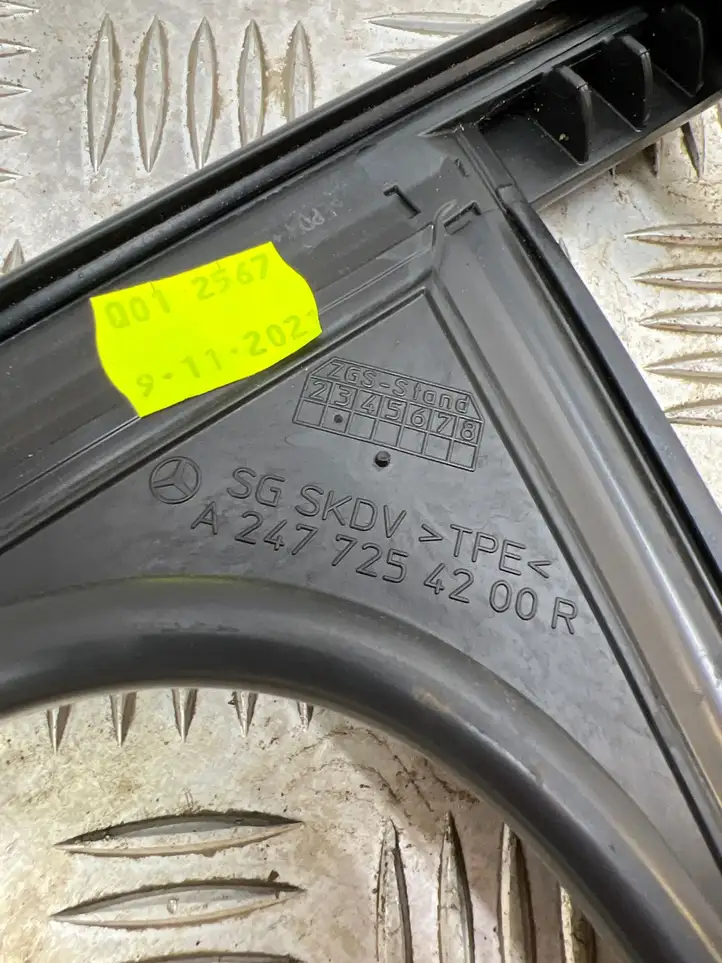 Mercedes-Benz EQA (2021 - ) A2477254200R Уплотнитель стекла передней двери — фото 7