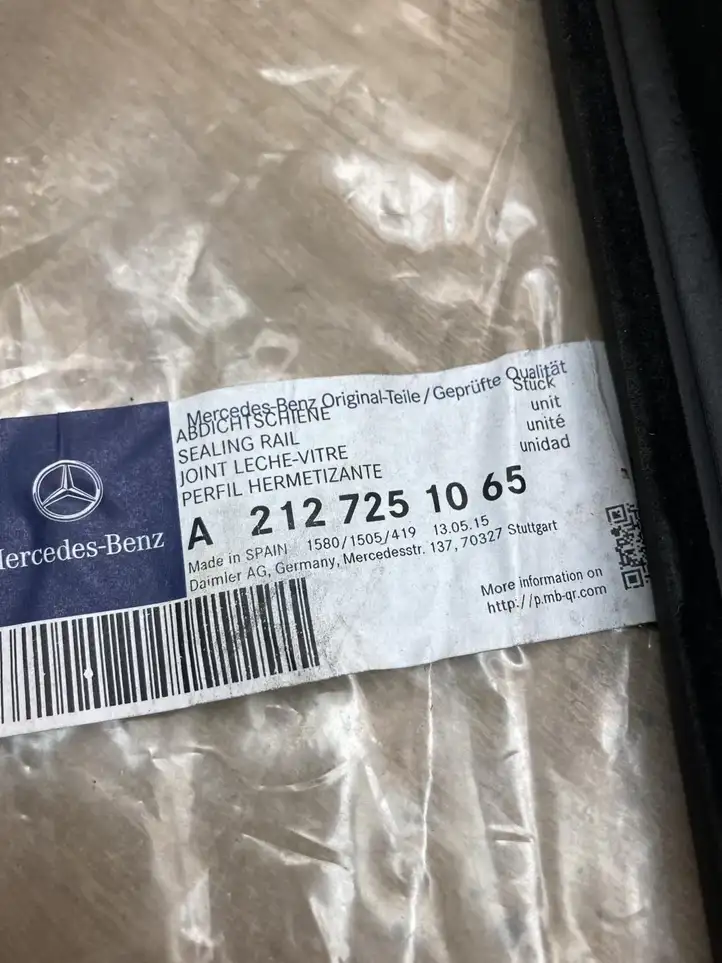 Mercedes-Benz E W212 (2009 - 2016) A2127251065 Уплотнитель стекла передней двери — фото 5