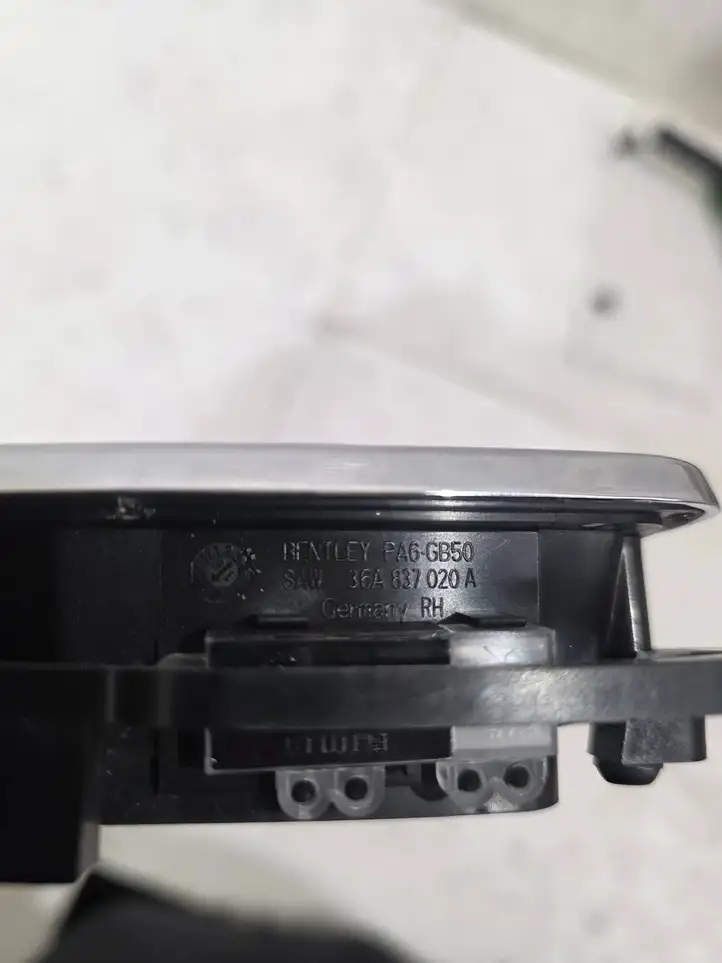 Bentley Bentayga (2015 - )  36A837020A Внутренняя ручка