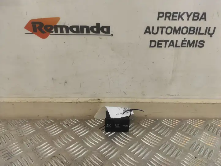 Toyota RAV 4 (XA40)   75H958 Кнопка крюка в багажнике