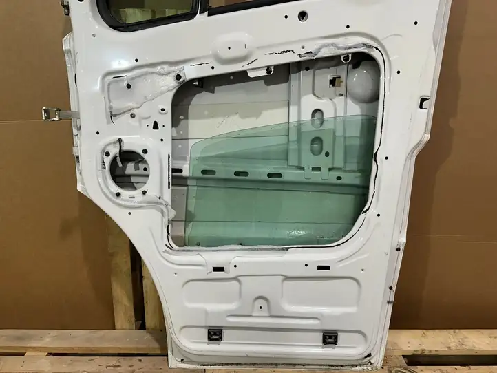 Volkswagen Crafter (2006 - 2016) Дверь — фото 4
