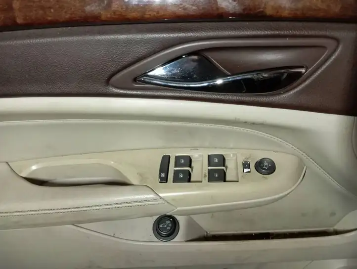 Cadillac SRX (2009 - 2012) Дверь — фото 6