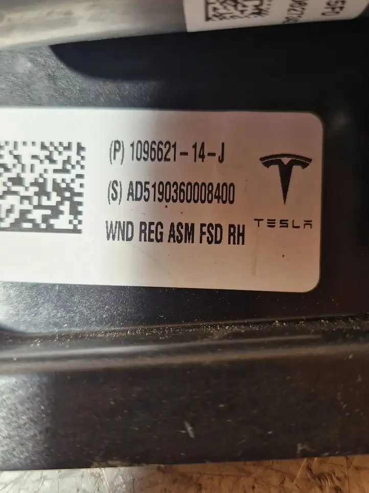 Tesla Model 3 (2017 - 2023) 109662114J Стеклоподъемник передней двери (комплект) — фото 3