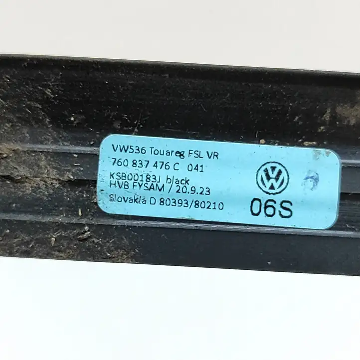 Volkswagen Touareg III (2018 - ) 760837476C Накладка стекла двери — фото 5