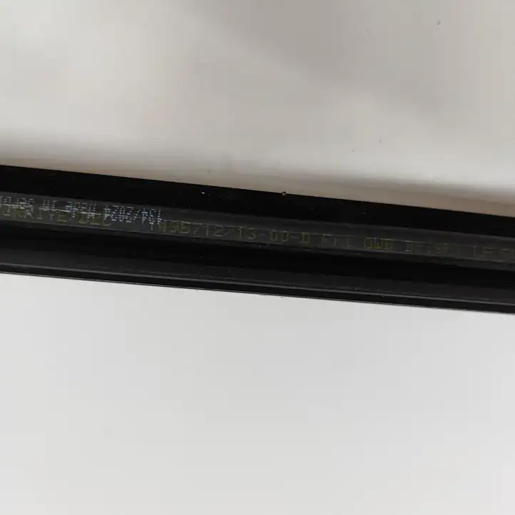Tesla Model Y (2019 - 2024) 149571200C Накладка стекла двери — фото 8