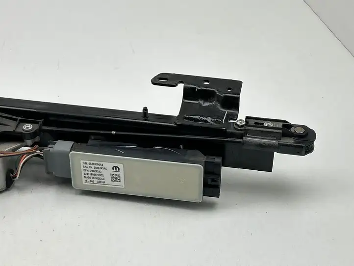 Chrysler Pacifica (2016 - )  62024F Мотор раздвижной двери