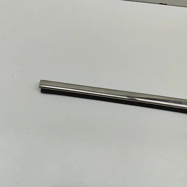 Aston Martin Vantage (2005 - 2008)   Отделка стекла двери