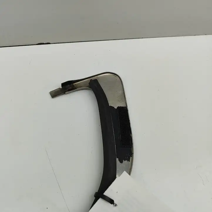 Aston Martin Vantage (2005 - 2008)   Отделка стекла двери