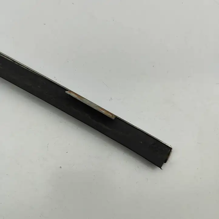 Aston Martin Vantage (2005 - 2008)   Отделка стекла двери