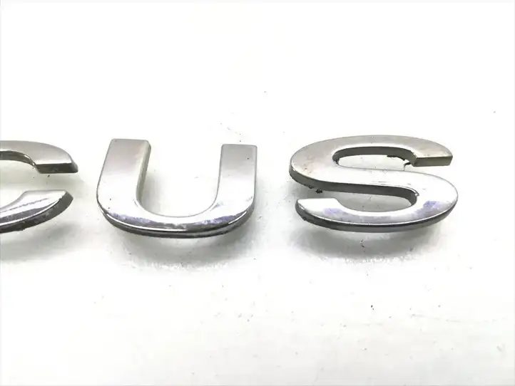 Ford Focus (2005 - 2008)   Буквы модели