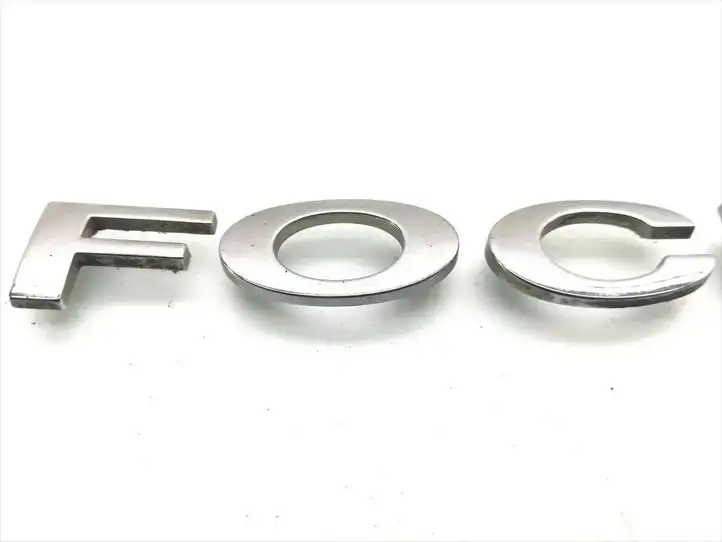 Ford Focus (2005 - 2008)   Буквы модели