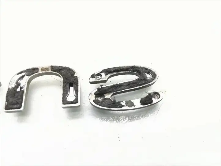 Ford Focus (2005 - 2008)   Буквы модели