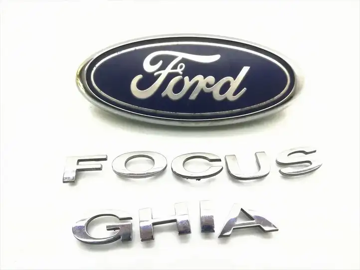 Ford Focus (2005 - 2008) Эмблема модели — фото 1