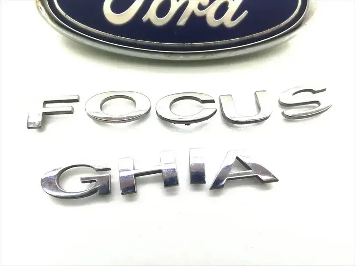 Ford Focus (2005 - 2008) Эмблема модели — фото 3