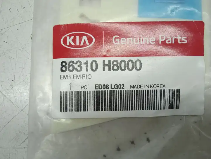 Kia Rio (2015 - 2017) 86310H8000 Эмблема модели — фото 3