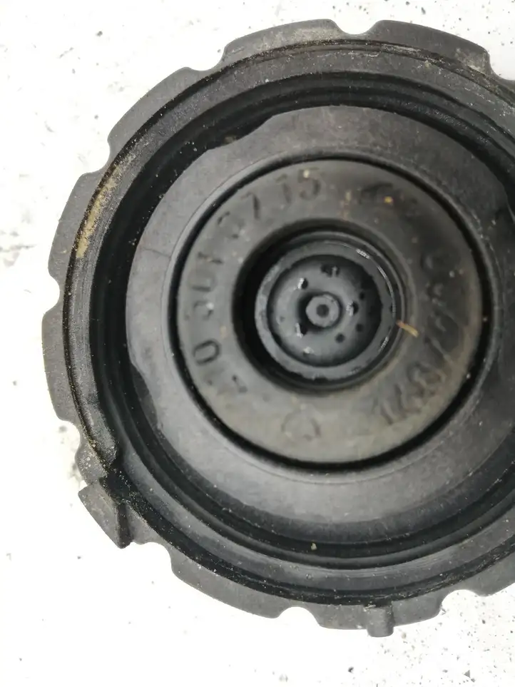 Mercedes-Benz ML W164 (2005 - 2011) 2105010715 Крышка расширительного бачка — фото 2