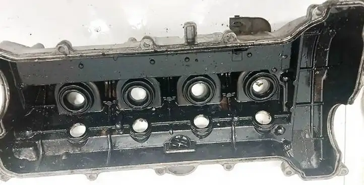 Toyota Auris 150 (2006 - 2012) 112010R011 Крышка головки блока цилиндров — фото 3