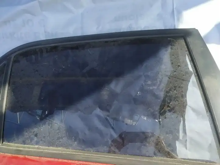 Toyota Auris 150 (2006 - 2012) Стекло задней двери — фото 2
