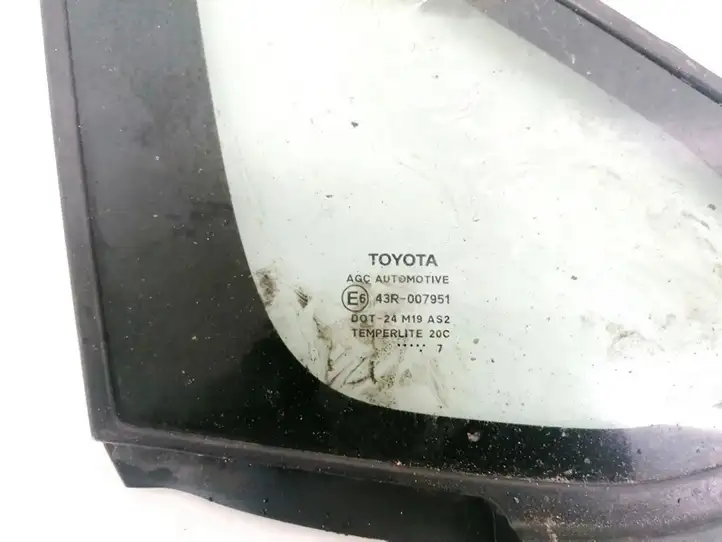 Toyota Auris 150 (2006 - 2012) Треугольное стекло кузова — фото 2