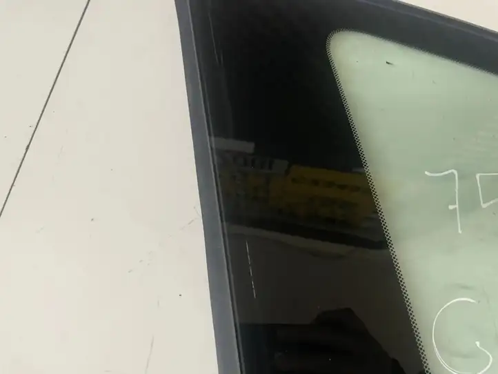 Nissan Note (E11) (2006 - 2014) Заднее боковое стекло — фото 3