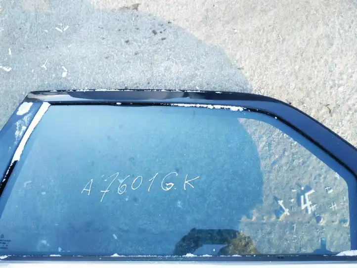 Chrysler 300 - 300C (2005 - 2011) Стекло задней двери — фото 2