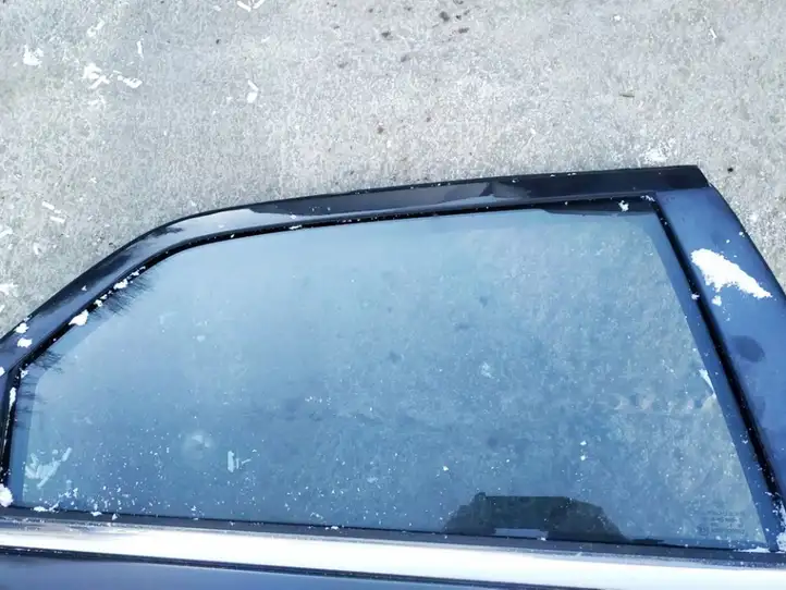 Chrysler 300 - 300C (2005 - 2011) Стекло задней двери — фото 1