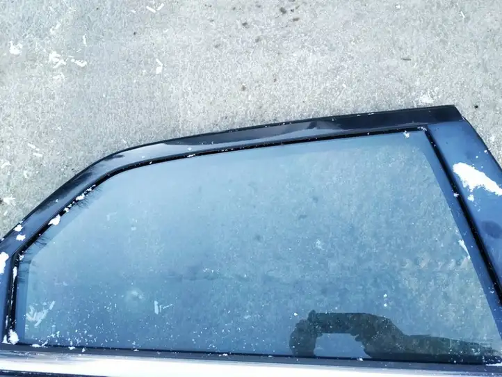 Chrysler 300 - 300C (2005 - 2011) Стекло задней двери — фото 3