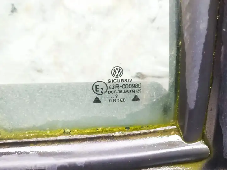 Volkswagen Bora (1998 - 2005) Форточка двери — фото 3