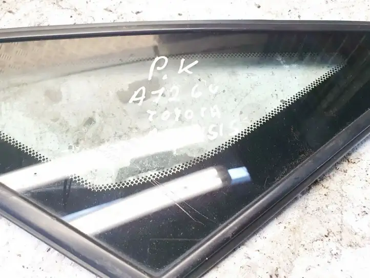 Toyota Avensis Verso (2001 - 2004) Треугольное стекло кузова — фото 2