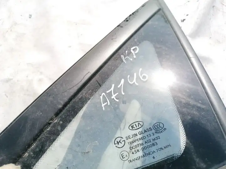 Kia Carens II (2006 - 2012) Треугольное стекло кузова — фото 2