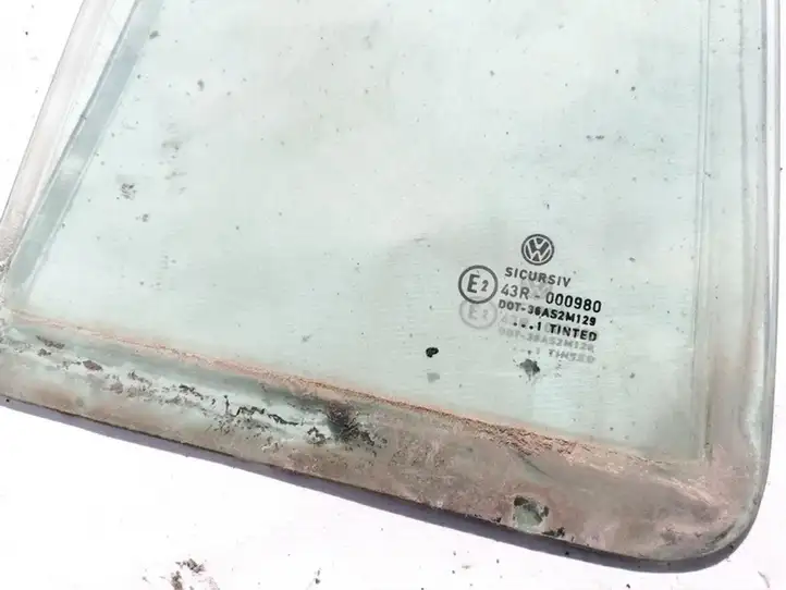 Volkswagen Bora (1998 - 2005) Форточка двери — фото 2