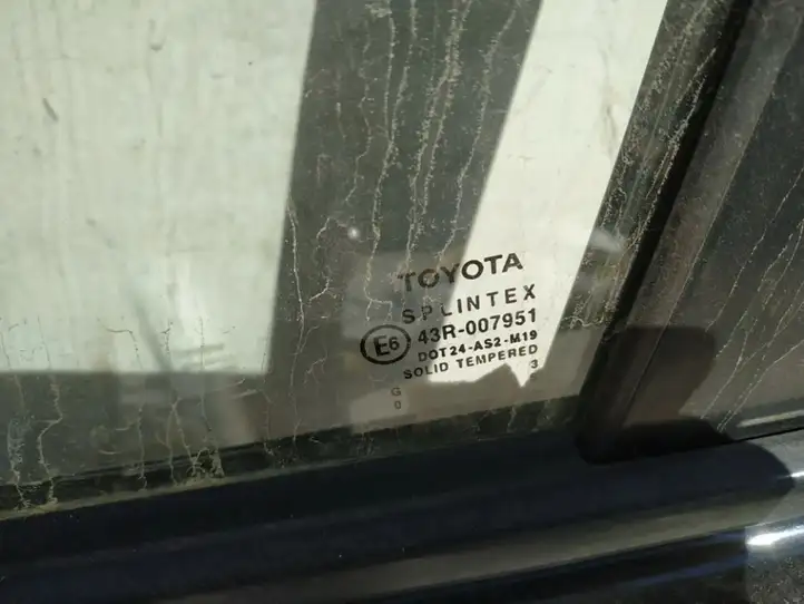 Toyota Corolla E120 E130 (2000 - 2004) Стекло передней двери — фото 2