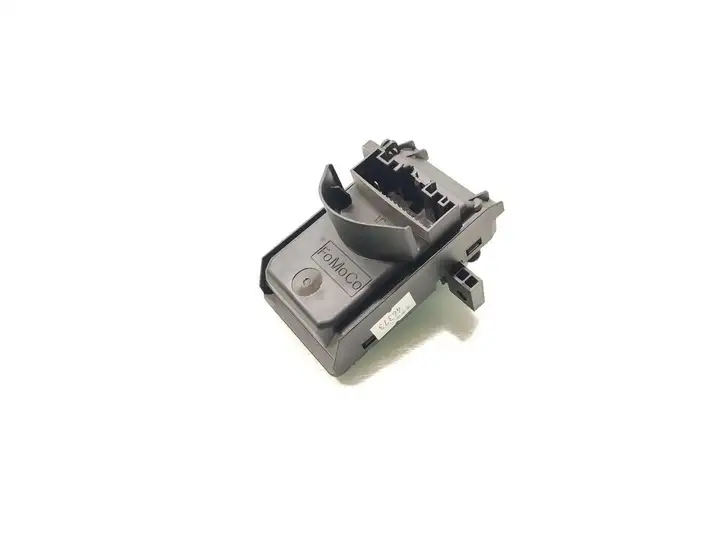 Ford Mondeo MK V (2014 - ) FG9T-14F642-CB AUX разъем — фото 3