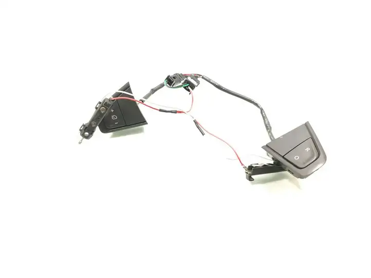 Renault Megane III (2009 - 2016) 6078268 Кнопки на рулевом колесе — фото 1