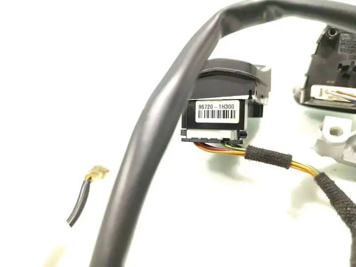 Kia Ceed (2010 - 2012) 96720-1H500 Кнопки на рулевом колесе — фото 5