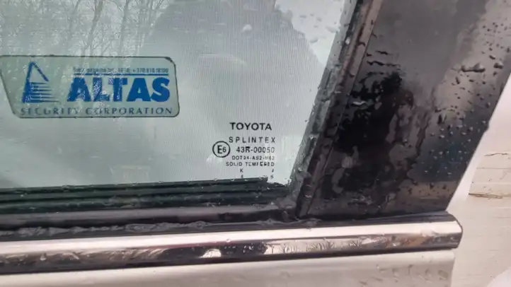 Toyota Avensis T250 (2003 - 2006) Стекло передней двери — фото 2