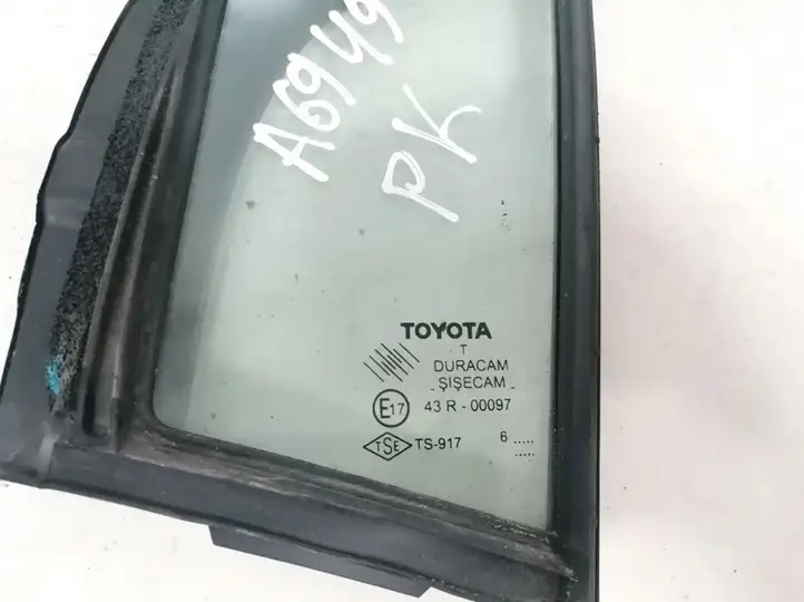 Toyota Yaris (2005 - 2009) e1743r00097 Форточка двери — фото 2