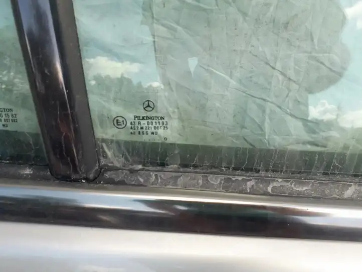 Mercedes-Benz C W203 (2000 - 2007) Стекло задней двери — фото 2