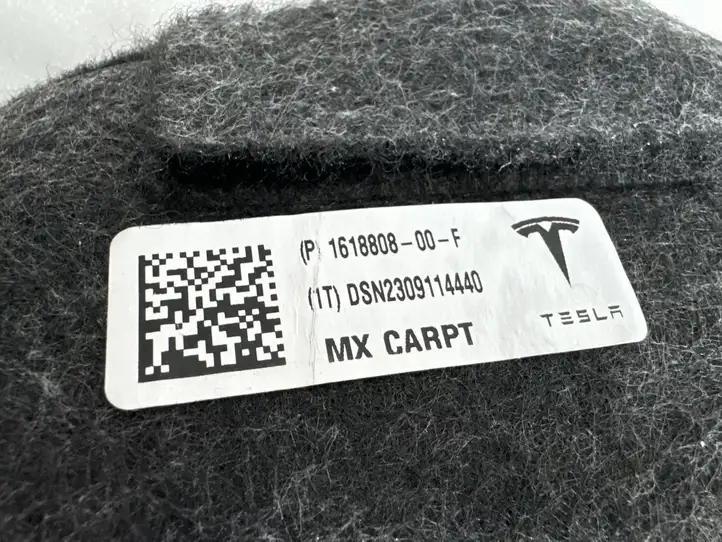 Tesla Model X (2021 - ) 161880800F Передний коврик салона — фото 6