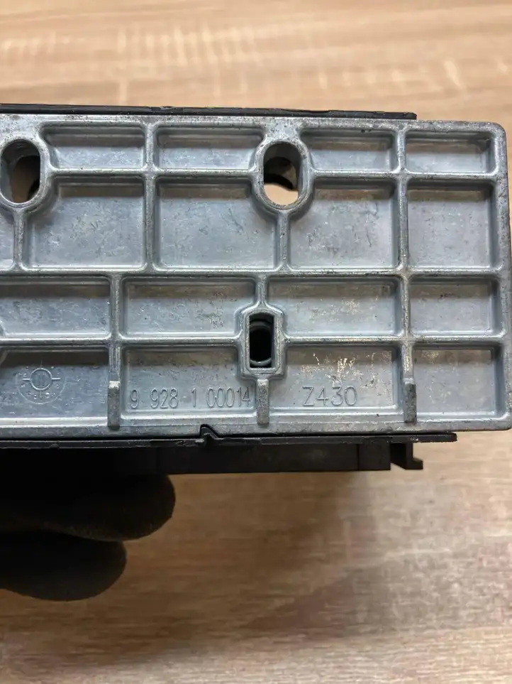 BMW X5 E70 (2006 - 2013) 9928100014 Держатель шторки — фото 5