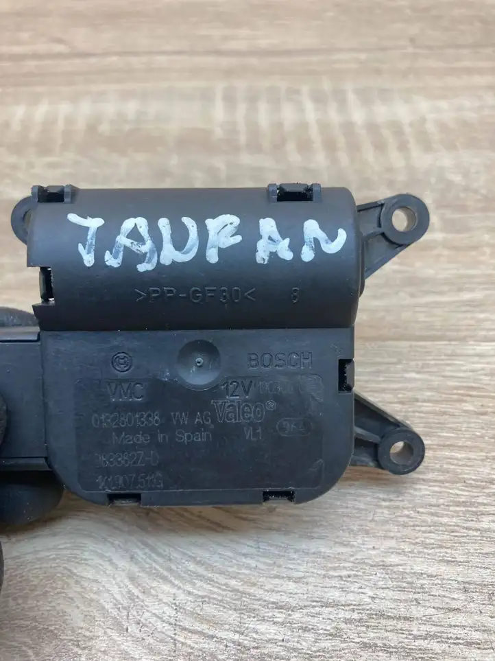 Audi A3/S3 8L (2000 - 2003) 132801338 Двигатель задвижки потока воздуха — фото 5
