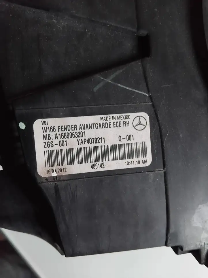 Mercedes-Benz ML W166 (2012 - 2017) A1669063201 Задний фонарь в кузове — фото 3