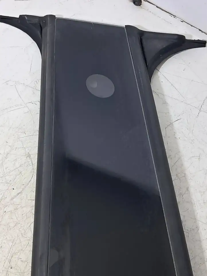 Tesla Model Y (2019 - 2024) 150688690F Верхняя обшивка стойки B — фото 1